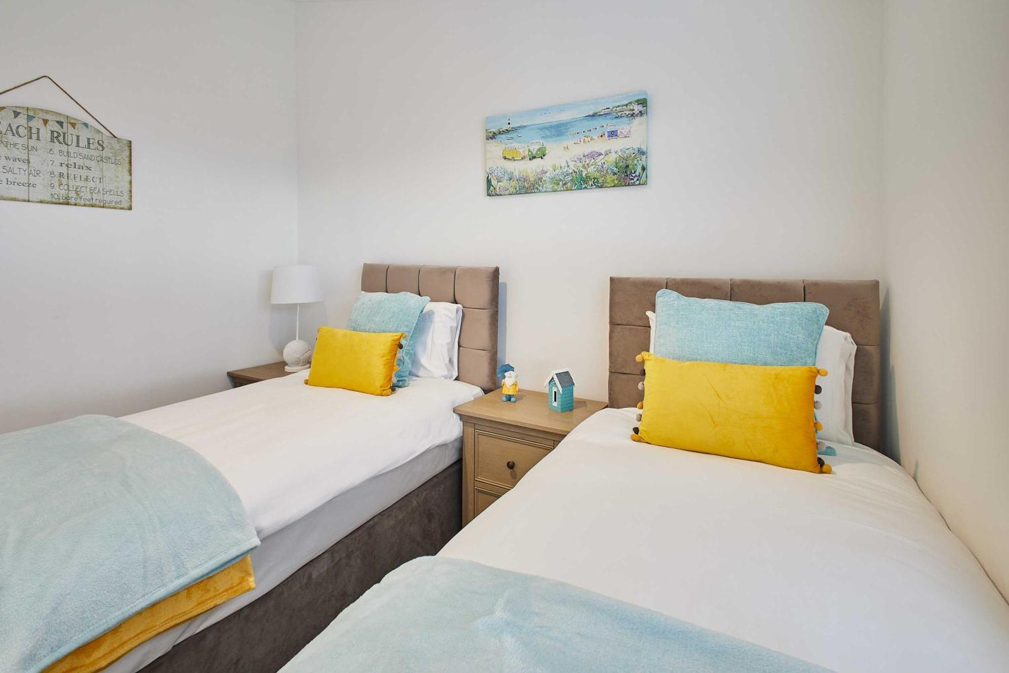 Host & - Sea View Road Chalet