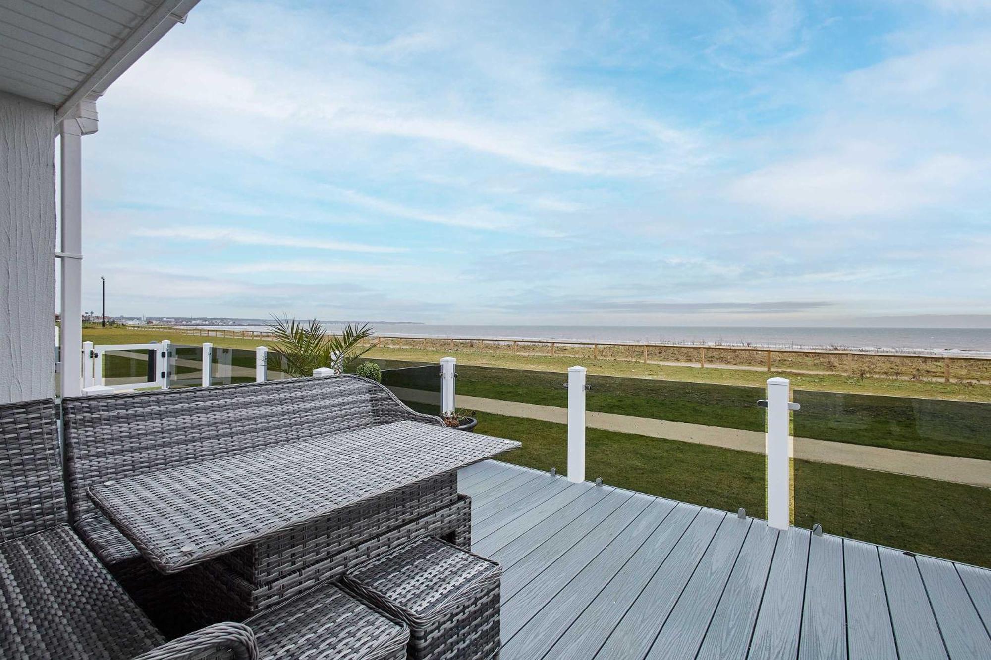 Chalet Host & - Sea View Road